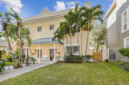 Hyde Park Lux Dual Townhouse Retreat w Gym & Sauna Sleeps 16 Walkable