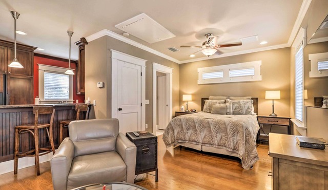 Hyde Park Luxury Studio w/Prime Location!