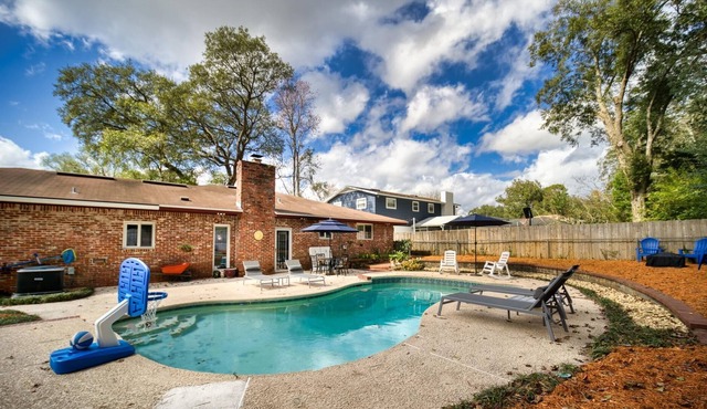 ~Hyde Park Sleeps 12 Heated Pool by Golf Club~
