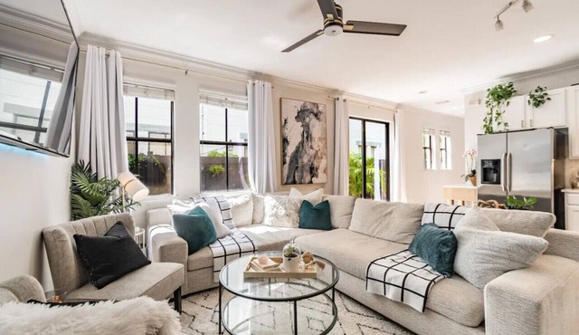 Hyde Park/SoHo/Downtown 2/2 Townhome