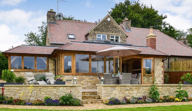 Hyde Tyning Cottage - sleeps 6 guests in 3 bedrooms