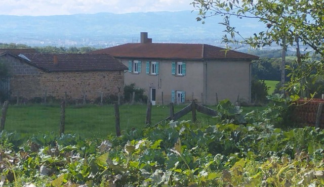 Hydrangea farmhouse with views of the surrounding hills