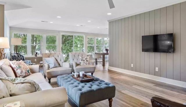 Hydrangea House-Wawasee Channel Cottage - Relax & Play