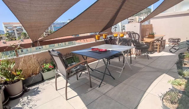 HYERES SUPER APPART T2 57m² Terrasse 23 m² parking privatif
