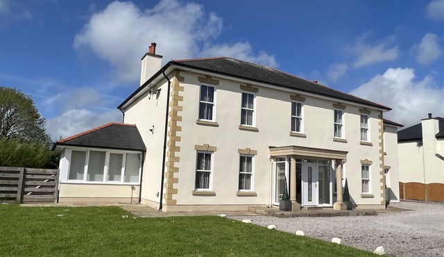 Hyfryd Le- Hot tub, perfect for limited mobility