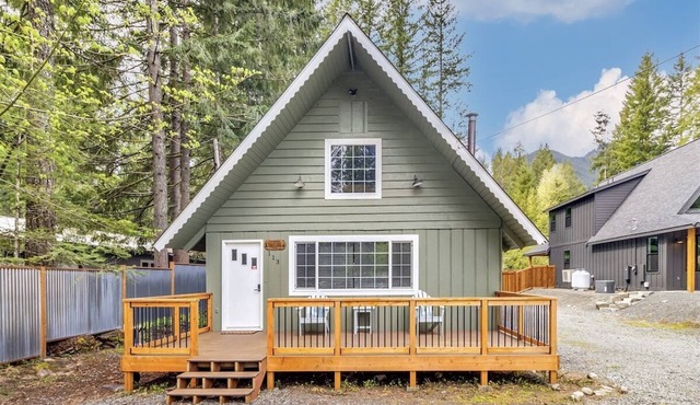 Hygee Haus | Hot Tub, Wifi, Wood stove