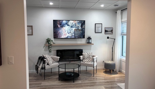 Hygee Home - Cozy Studio Suite with Mountain Views.