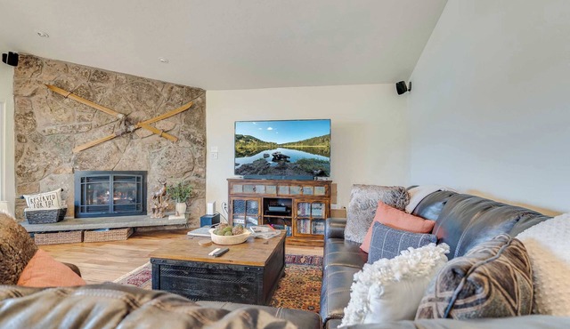 Hygge Haus - 2BD Lake View & Pet Friendly Retreat