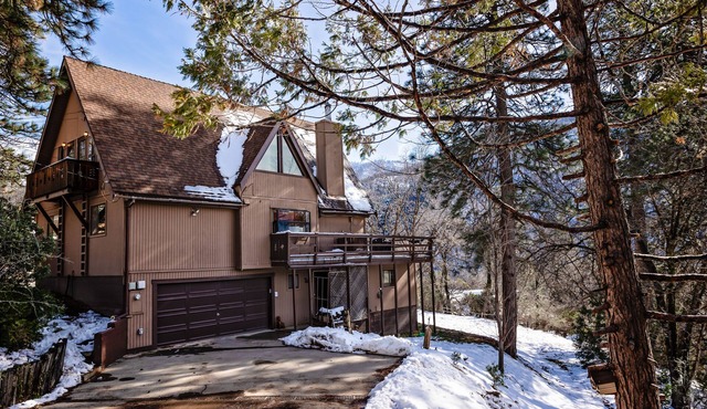 Hygge Haus Sequoia - Spacious & Secluded A-Frame Cabin with Mountain VIEWS!