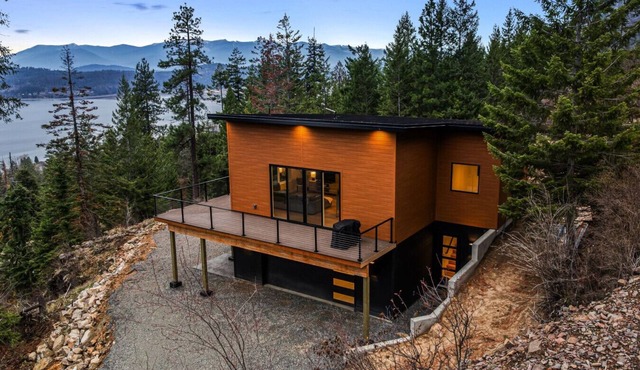 Hygge Hideaway - Breathtaking Lake View & Hot Tub