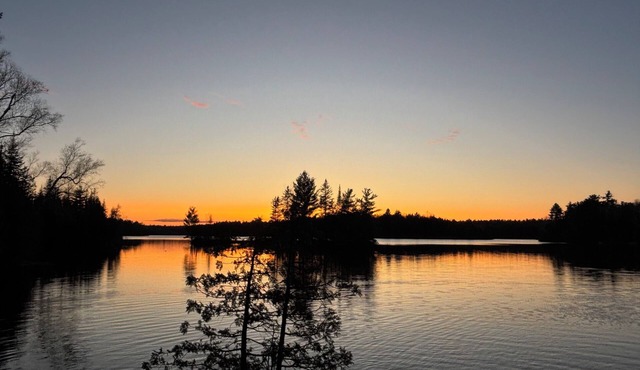 Hygge Hideaway on Lake Kashwakamak