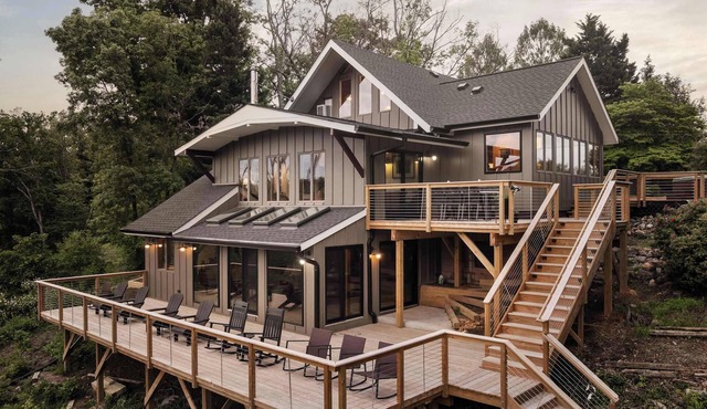 Hygge River House Hot Tub, Fire Pit, River Views