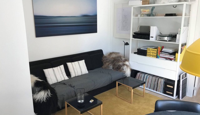 Hyggelig Lejlighed med 2 Altaner tæt på Metro og Indkøbsfaciliteter