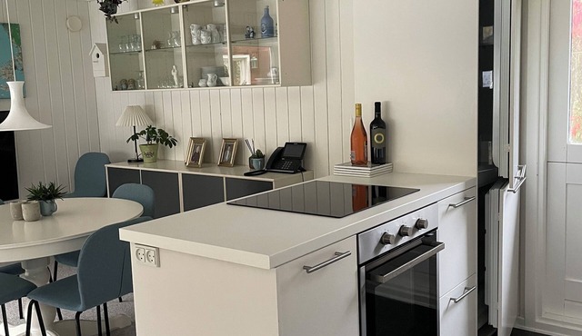 Hyggelig og Familievenligt Ø-sommerhus Omgivet af Vand, Natur og Rigeligt med ro