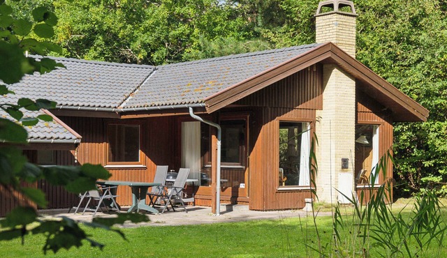 Hyggeligt sommerhus på naturgrund tæt på Dybesø