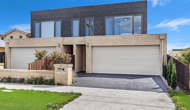 Hyland House - Sunsets on the deck