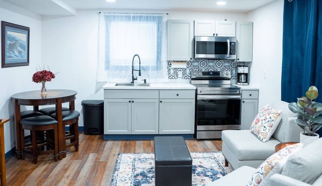 Hyland Suite 103, Hyland Hotel