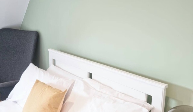 Hyland Two bedroom Stylish Apartment