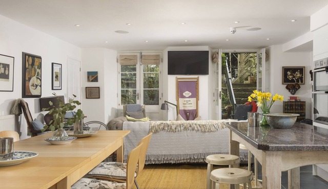 Hypatia Apartment - STUNNING APARTMENT. CLOSE TO BEACHES. DOG FRIENDLY