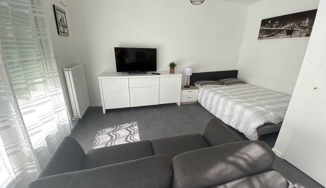 Hyper center apartment refurbished/private covered parking/terrace and WIFI