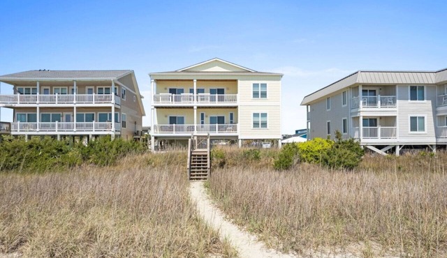 HYPNOTIC oceanfront w private pool/elevator