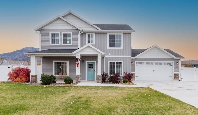 Hyrum Hideaway / 4BD 2.5BA / Amazing Views