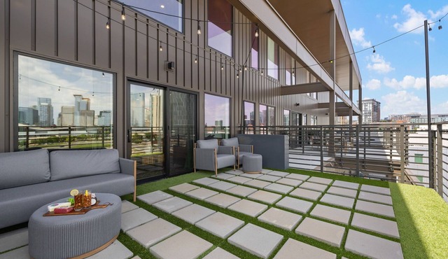 Hyve - Outlaw - Communal Pool & Clubhouse