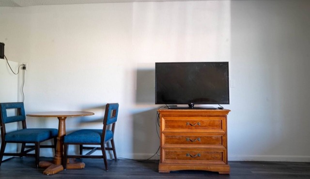 I-75 Gateway: Full Beds, Non-Smoking, 24-Hour Assistance