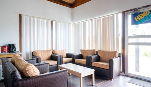 I-75 Gateway: Queen Beds, Non-Smoking, 24-Hour Assistance