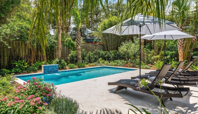 I can see the beach! 1930's Charming Beach Cottage