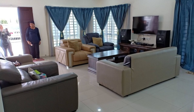 I GREAT OFFICE OR FAMILY RETREAT FOR 15 PEOPLE