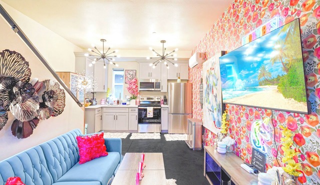 I. Lovely Family Home Near Universal + Hollywood with Patio, Balcony, & Parking