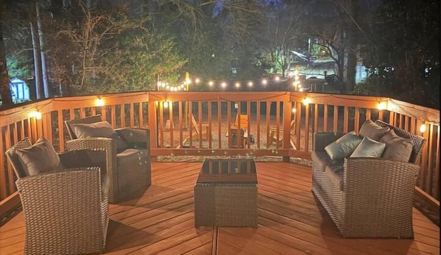 I Luv June Deal –25% Off 4BR Deck Oasis | Sleeps 9