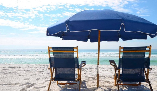 I.S.107- Charming! Ground Floor Only Steps to the Beach! Beach Service Included!