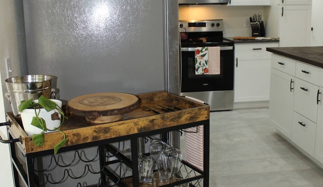 I wish you were here! Charming Close 2 Orlando,Daytona,NSB relax,fun, 8 guests!