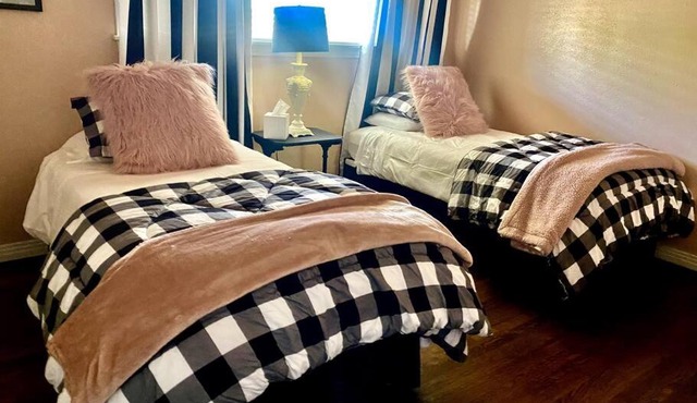 I40 Large Tuscany 4 bed 20min PDC