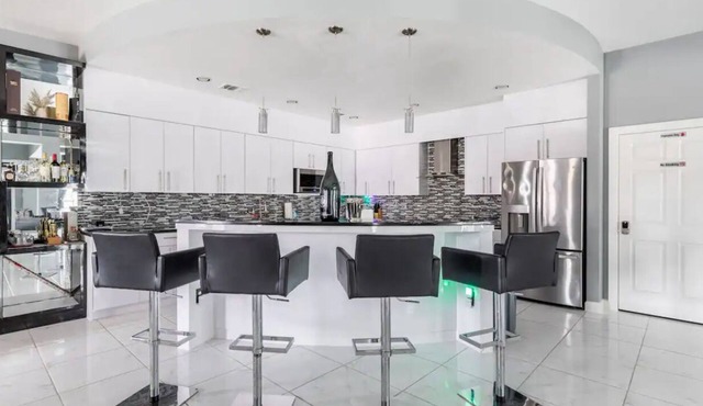 IAH SPHERIC Mini-mansion