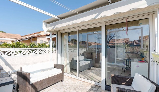 IB123 Pavilion studio mezzanine with WIFI in residence with swimming pool