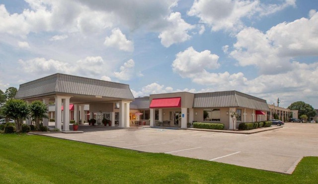 Iberia House & Suites