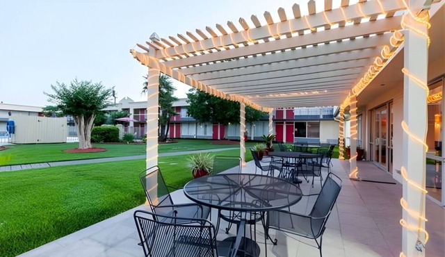 Iberia House & Suites