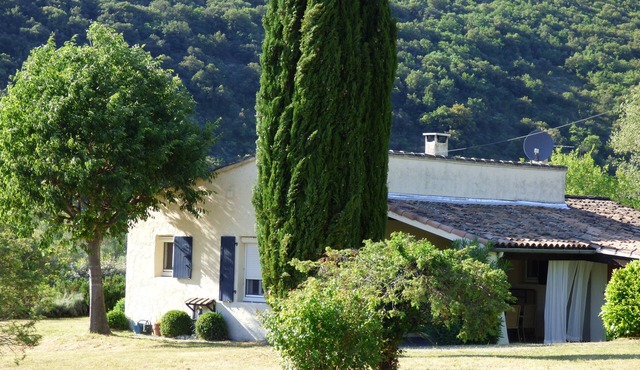 Ibie's Paradise!nCharming house nestled in a green setting