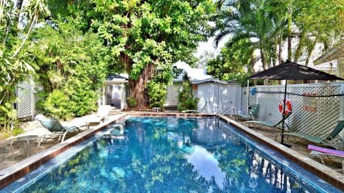 Ibis by AvantStay Close to Duval Street w Shared Pool Month Long Stays Only