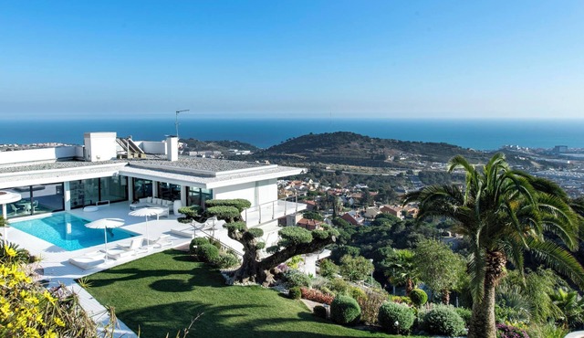 'Ibiza Style Barcelona Villa' with Sea View, Pool & Wi-Fi