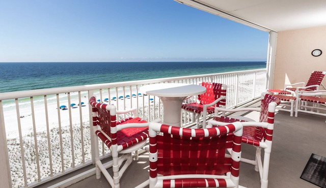 IBR 7004: Feel the Sand Between Your Toes! Lavish retreat location!