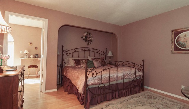 Icart Room at BNB Hostel