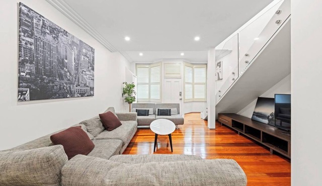 ICC & Darling Harbour Stylish 3BR House (Parking)