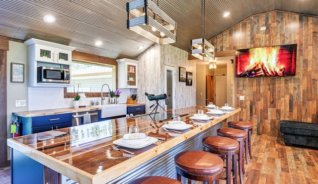 Ice Fishing On-Site: Waterfront Nekoosa Home!