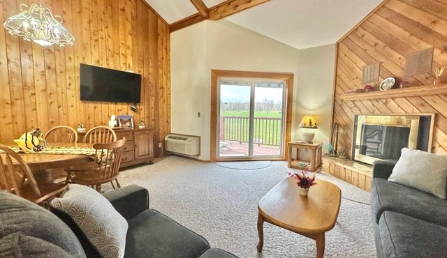 Ice fishing Snowmobile Sale Sleeps 12 3 Befroom w/loft better than any motel.