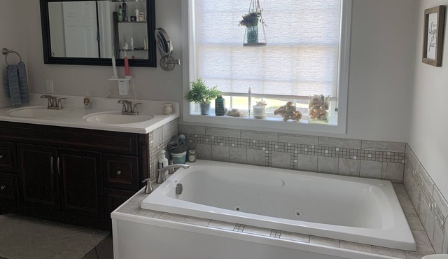 Ice Fishing & Snowmobile heaven Your home away from home! Discount price 01/23