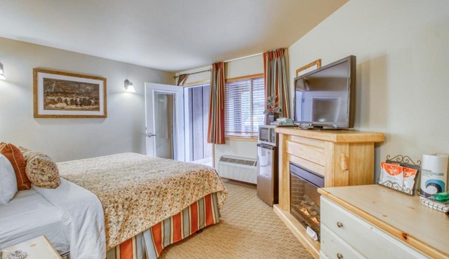 Icicle Village Resort 402: Juniper Studio